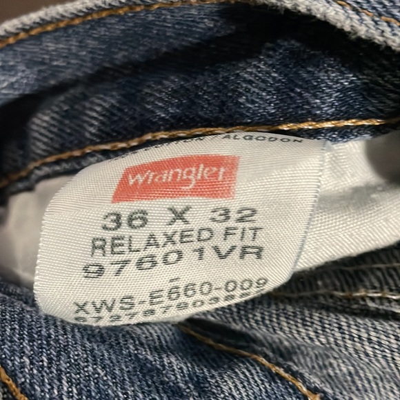 Mens Wrangler Premium Quality Relaxed Fit 36x32 - Picture 2 of 4